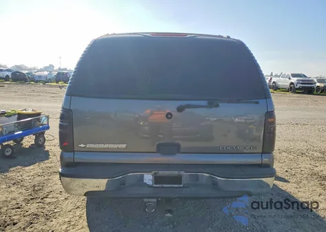 2002 Chevrolet Suburban C1500 z USA, uszkodzony, nr VIN 3GNEC16T62G229826